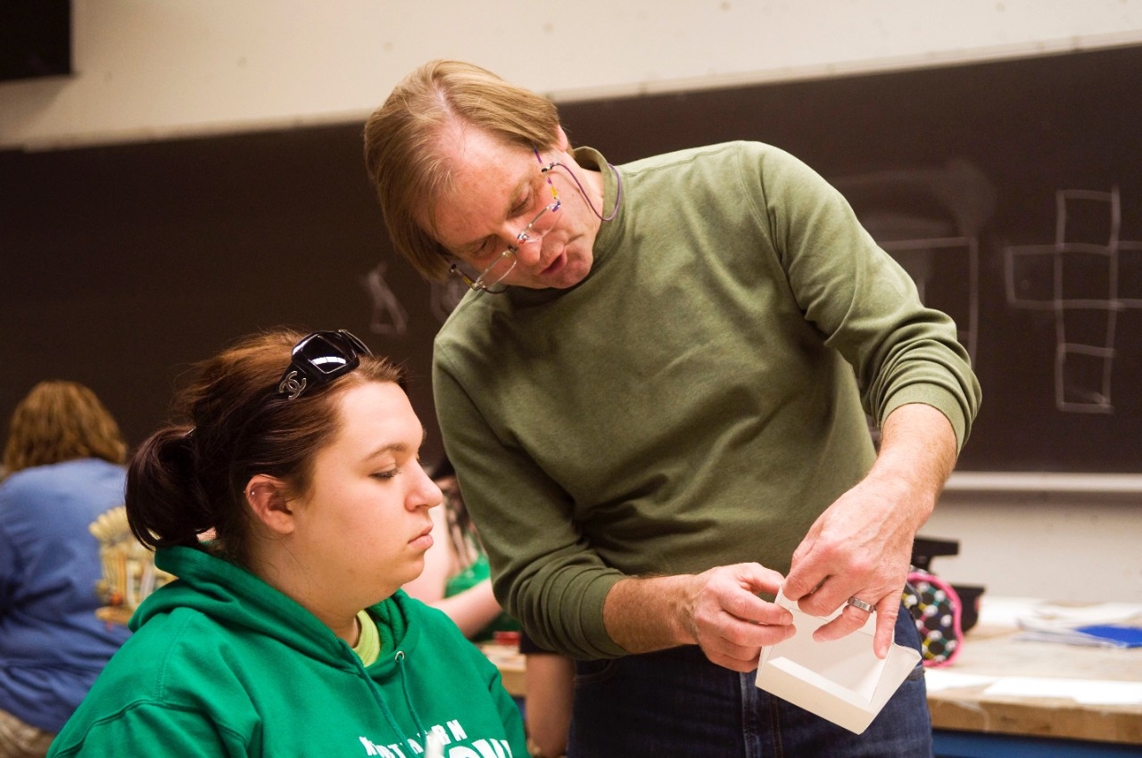 Nick Bonner teaching art class