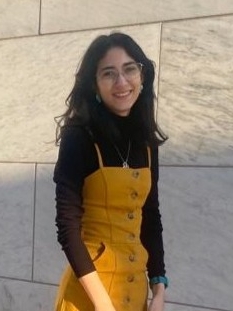 Andrea Cardenas Echavarria smiling in front of a marble wall.