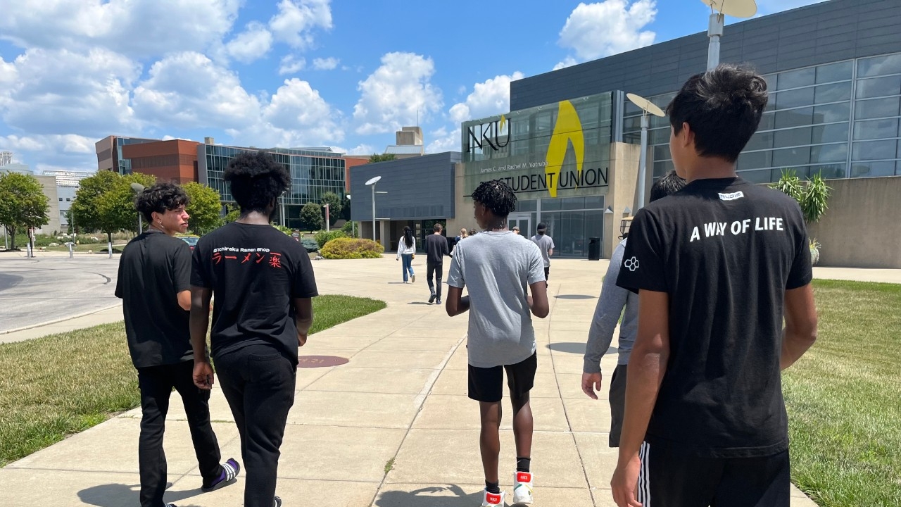 High school students walking on NKU's campus