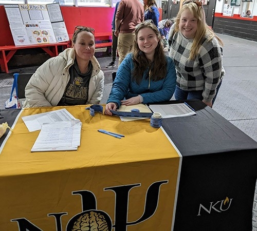 Jenna Dunham at Nu Rho Psi's Breaking the Ice event