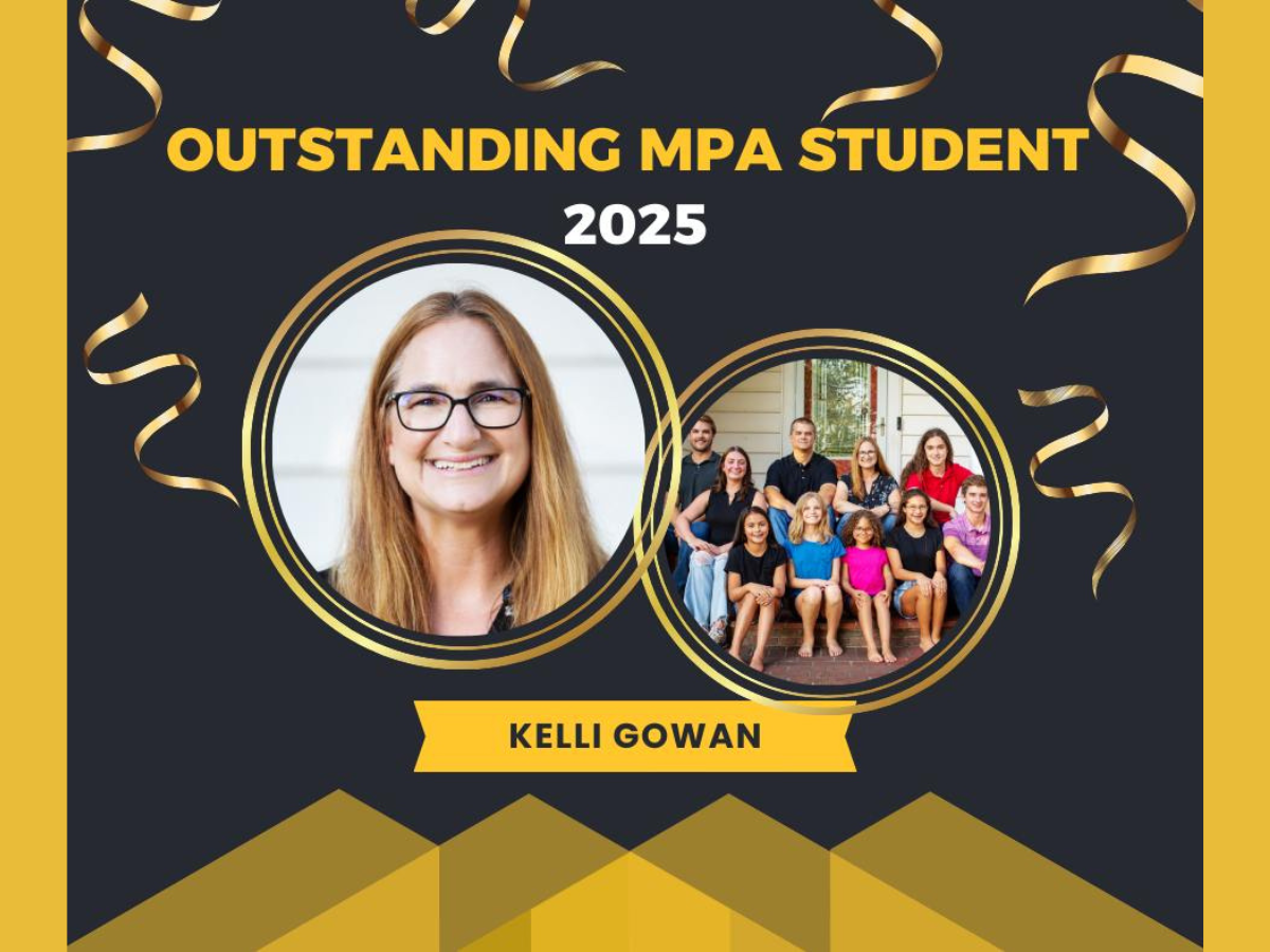 Untitled design - 1 Kelli Gowan headshot and group pic with family