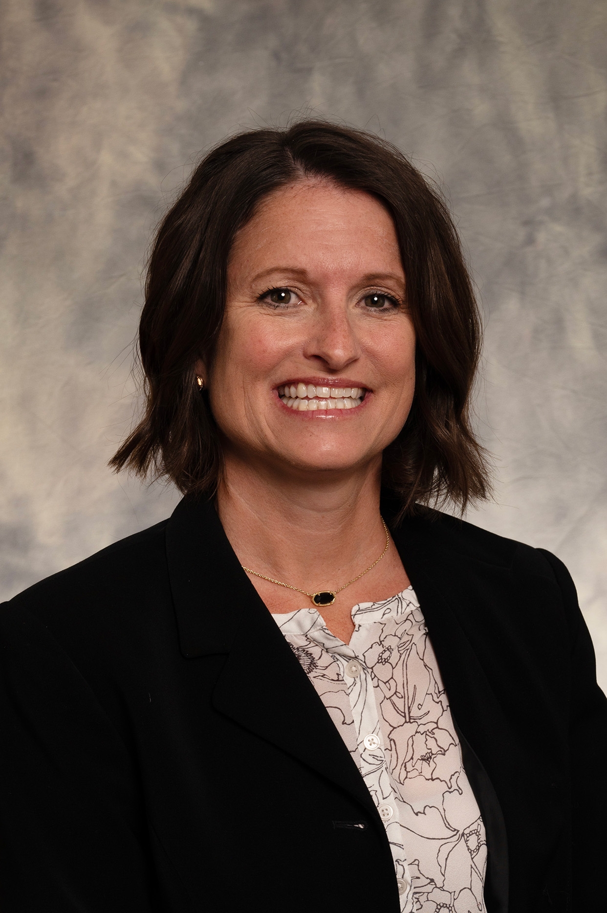 Kathy Carnes Headshot