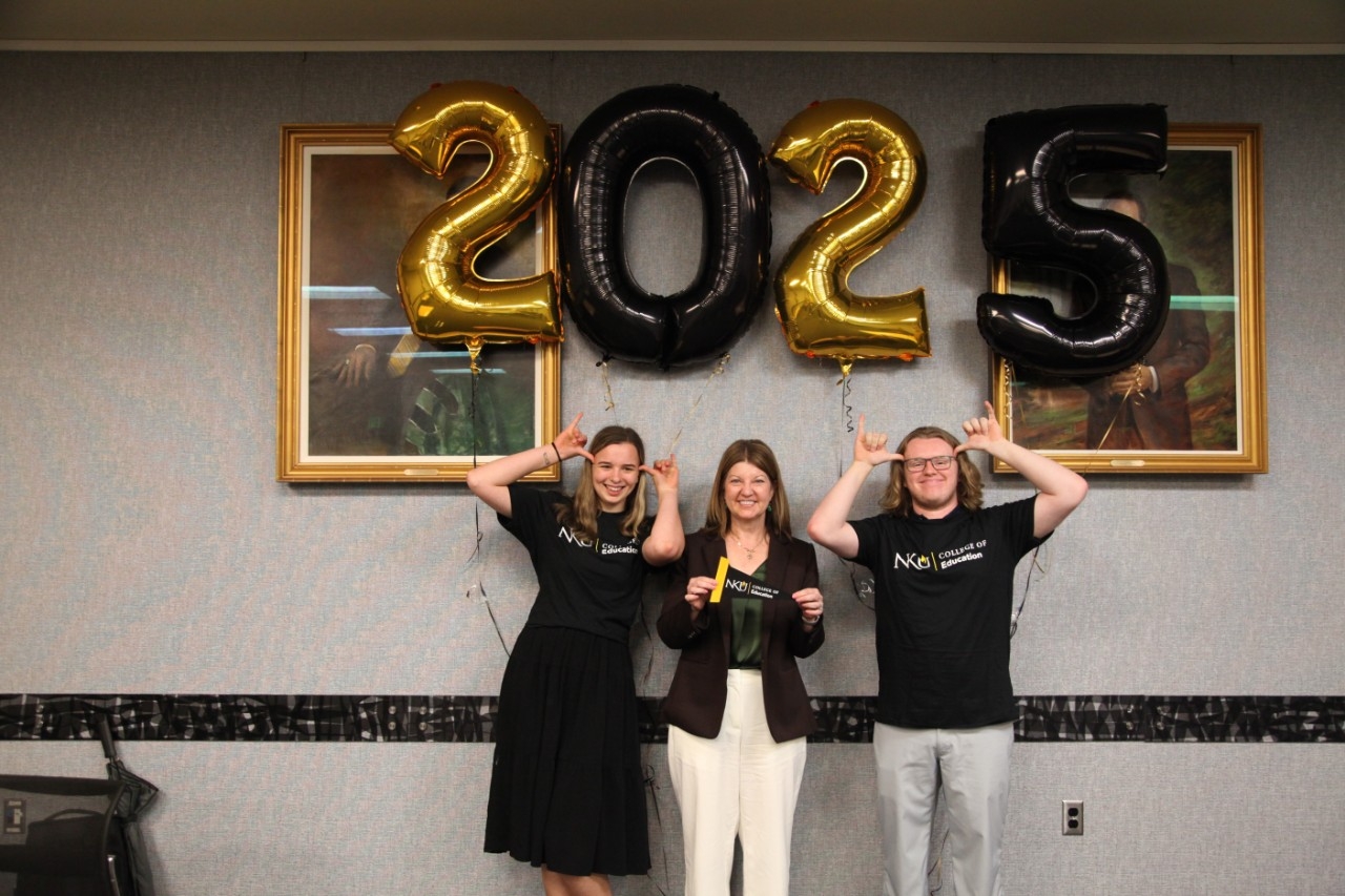 Students and staff do the Norse Up pose