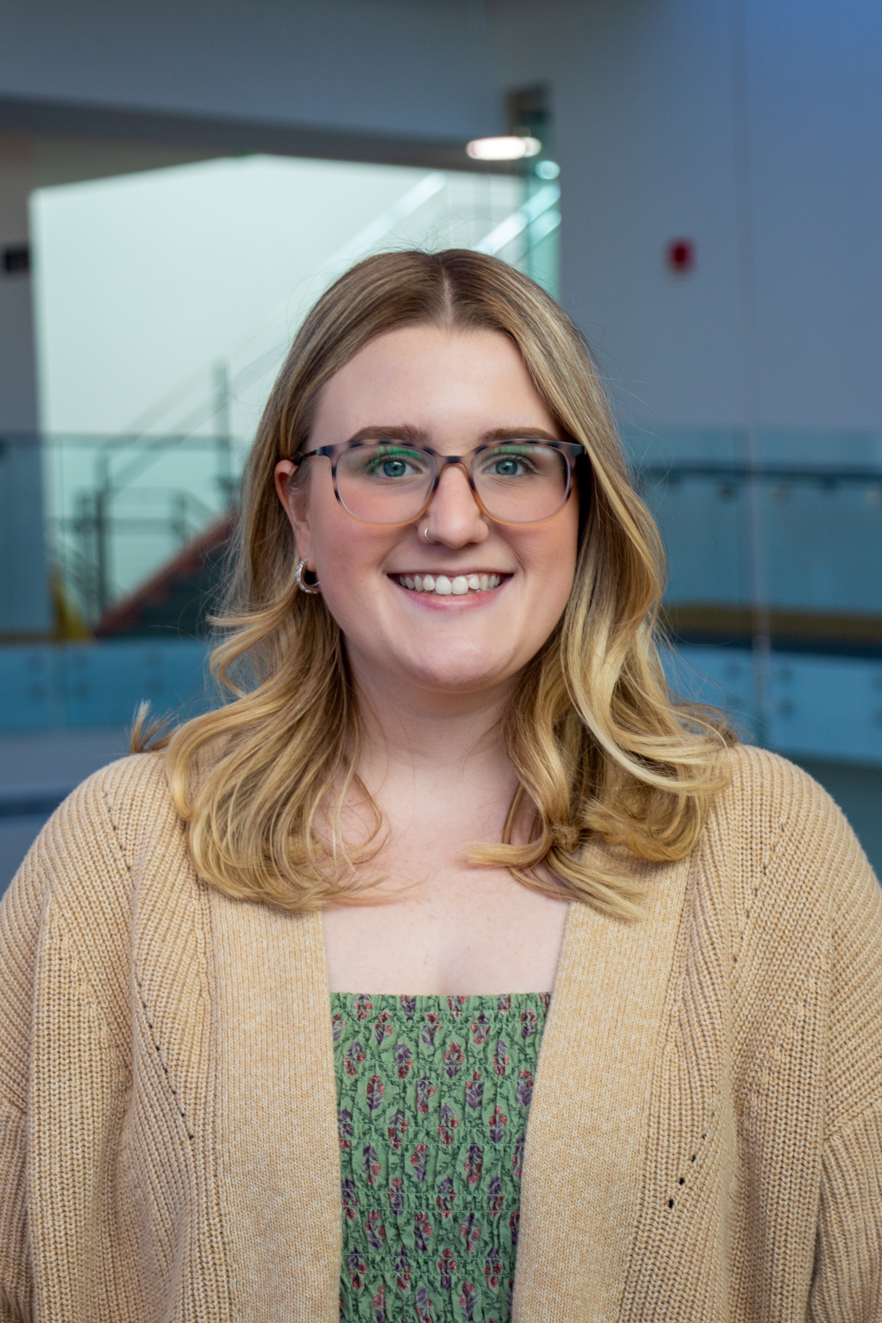 Riley Weber-Horowitz headshot