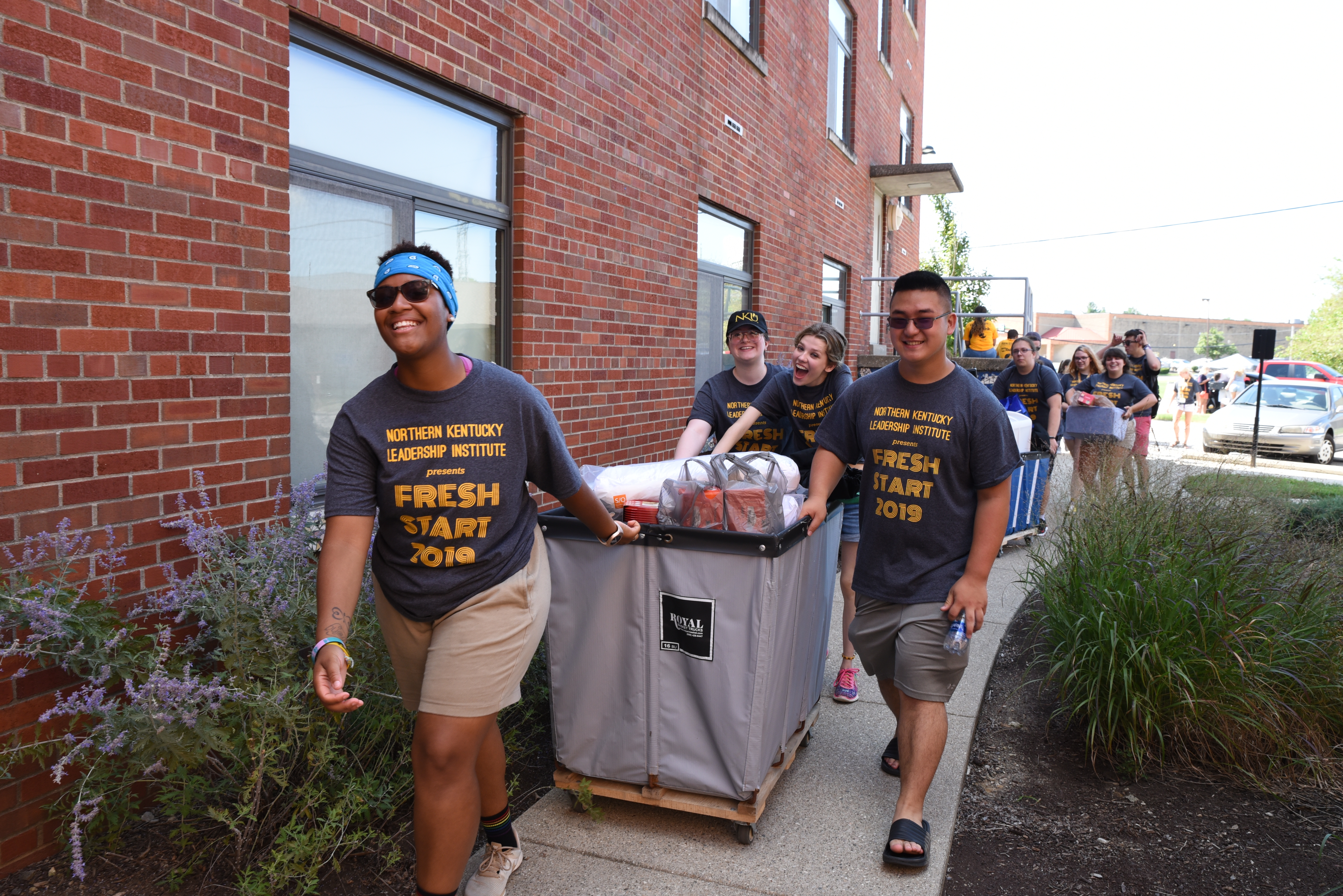 students moving into residence halls