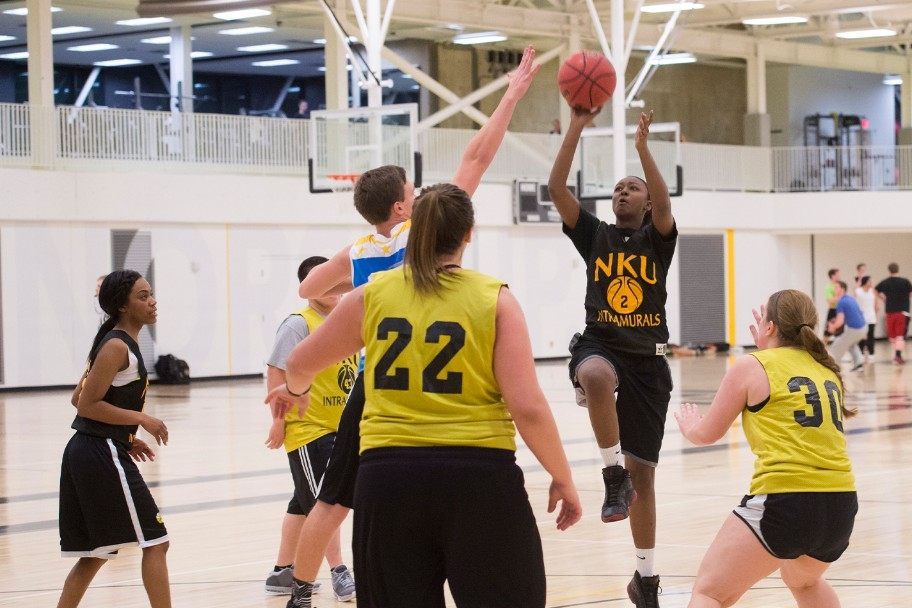 students playing intramural basketball